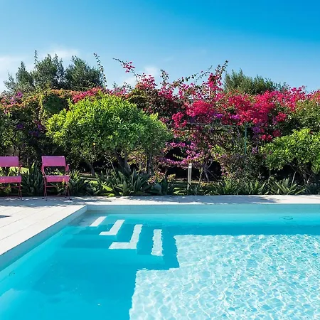Sleeps 7 Pool Air Con Wifi * L'Addolorata